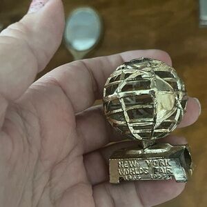 Vintage Souvenir New York World Fair 1964-65 Unisphere Pencil Sharpener
